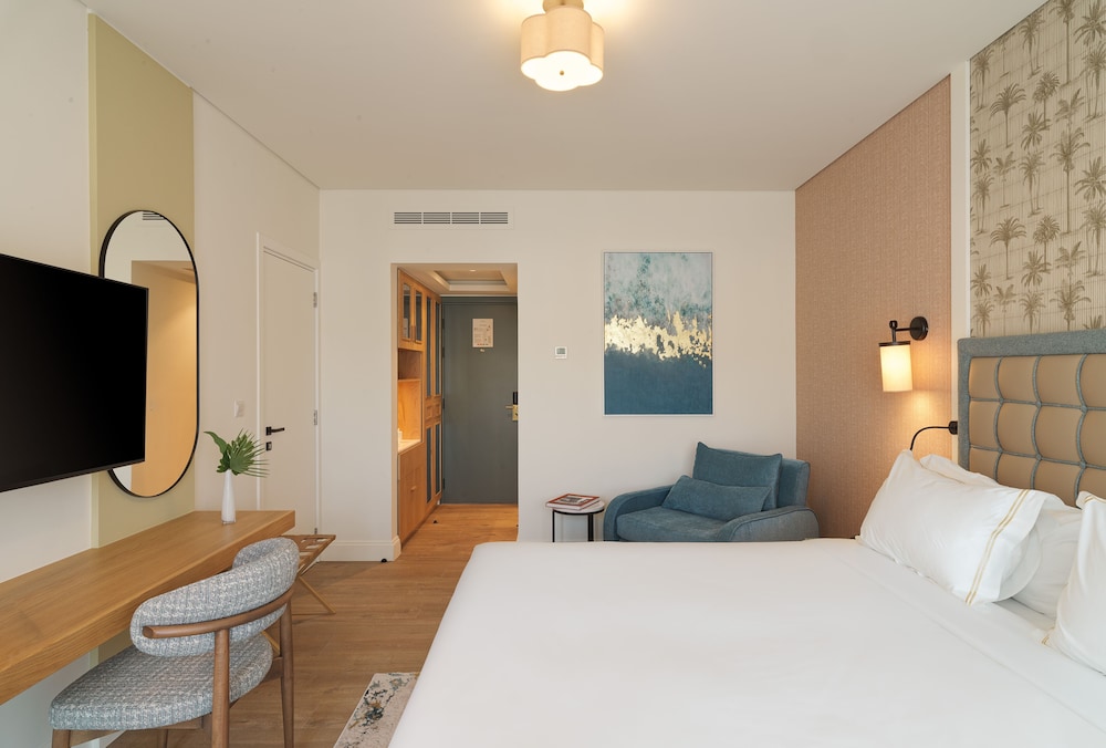 Deluxe Room Inland View - Photo 5