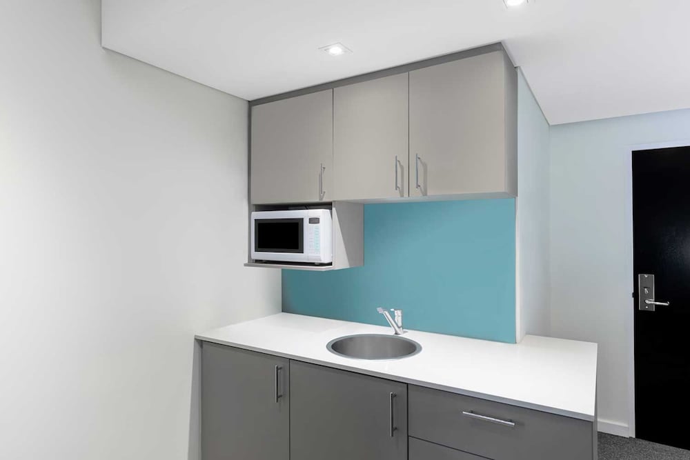 Premier Apartment, 1 Bedroom (King or Twin, Weekly Housekeeping) thumbnail 5