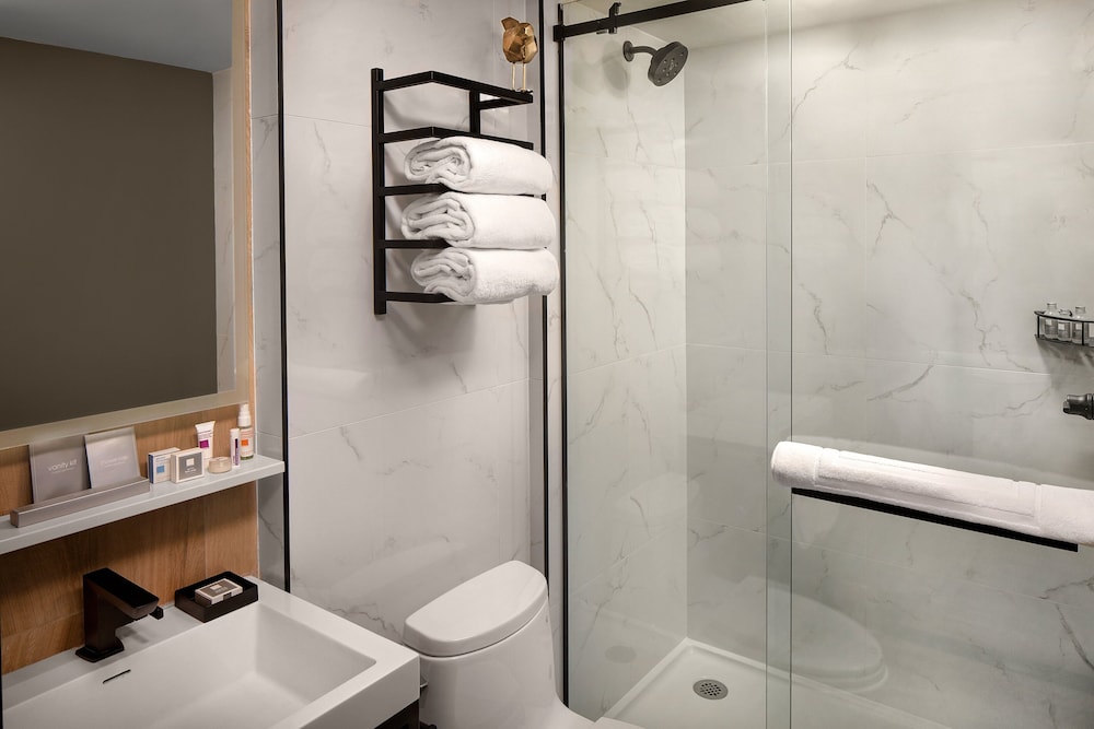 Premium Room, 1 King Bed, Balcony