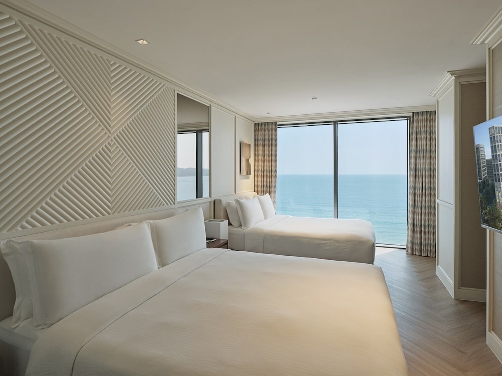 Premier Twin Room, Sea View photo 2
