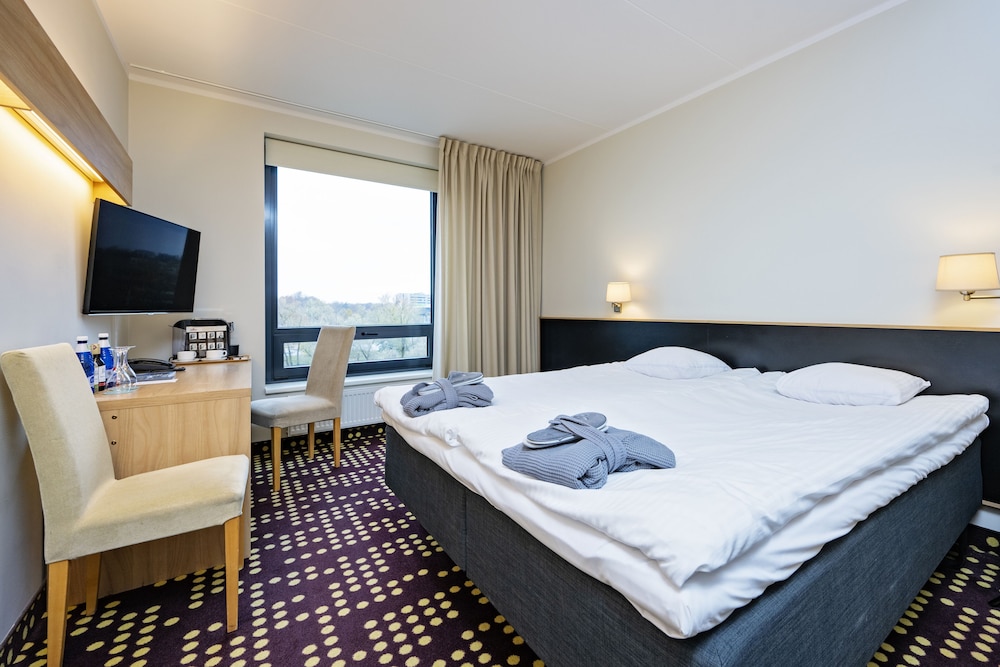Superior Double or Twin Room, River View photo 3