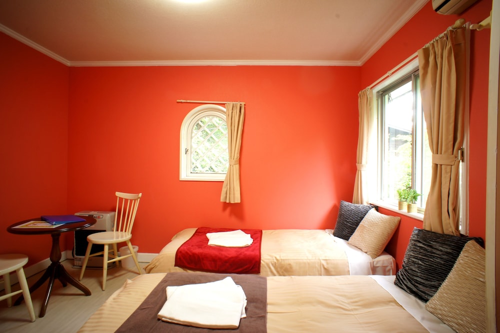 Twin Room, Shared Bathroom photo 2