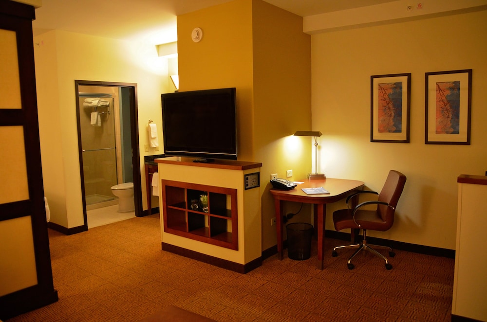 Room, 2 Queen Beds, Accessible, Bathtub