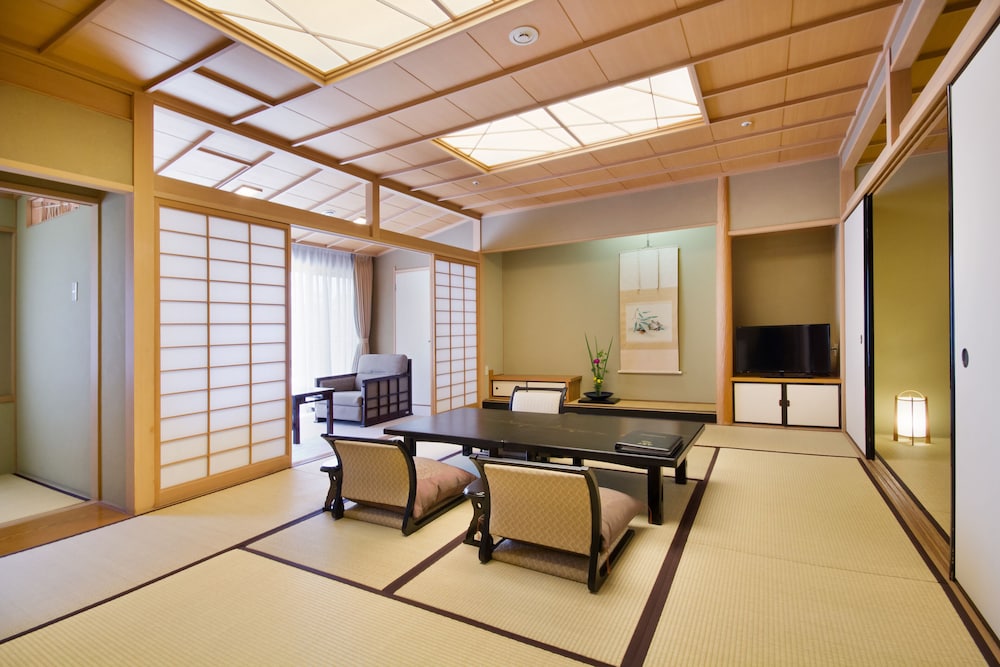 12 tatami + 5 tatami Japanese-style room, Non-Smoking