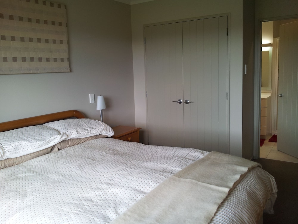 House, 4 Bedrooms photo 3