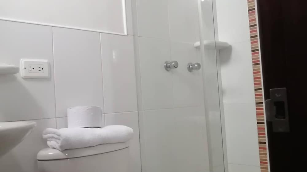 Standard Room, 2 Queen Beds, Non Smoking - Photo 5