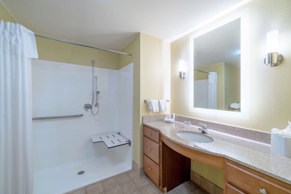 Studio, 1 King Bed, Accessible, Bathtub - Photo 3