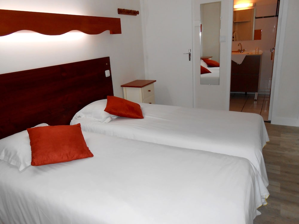 Standard Twin Room, 2 Twin Beds photo 3