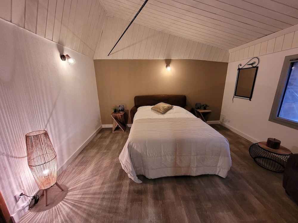 Comfort Double Room, Ensuite, Mountain View (Doux Refuge) photo 3