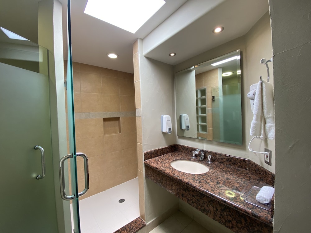 Suite, Multiple Beds photo 3