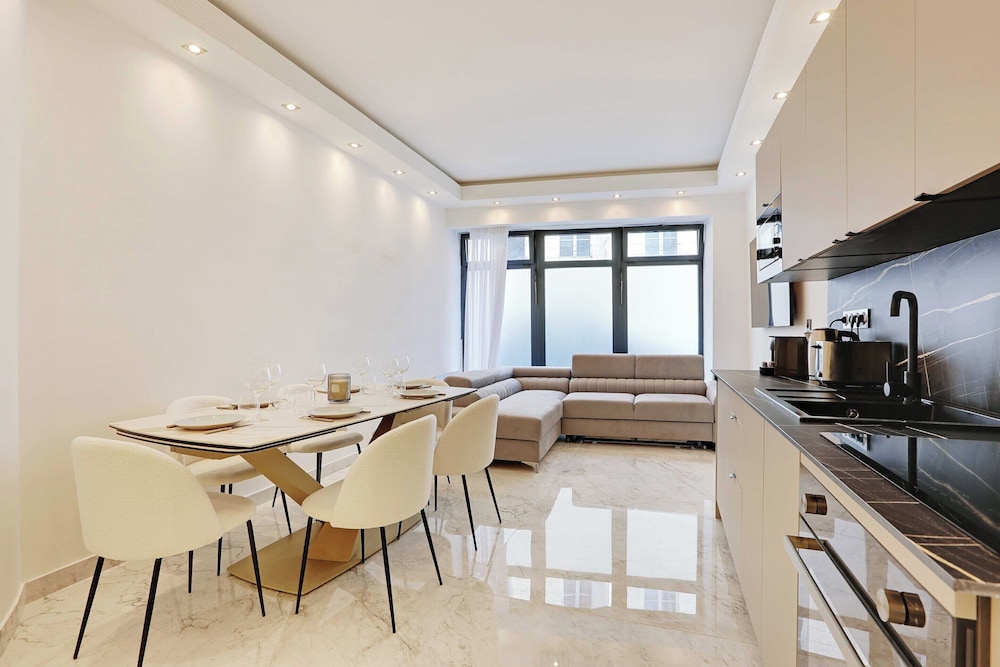 Apartment photo 2