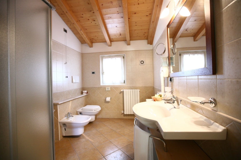 Classic Triple Room photo 2