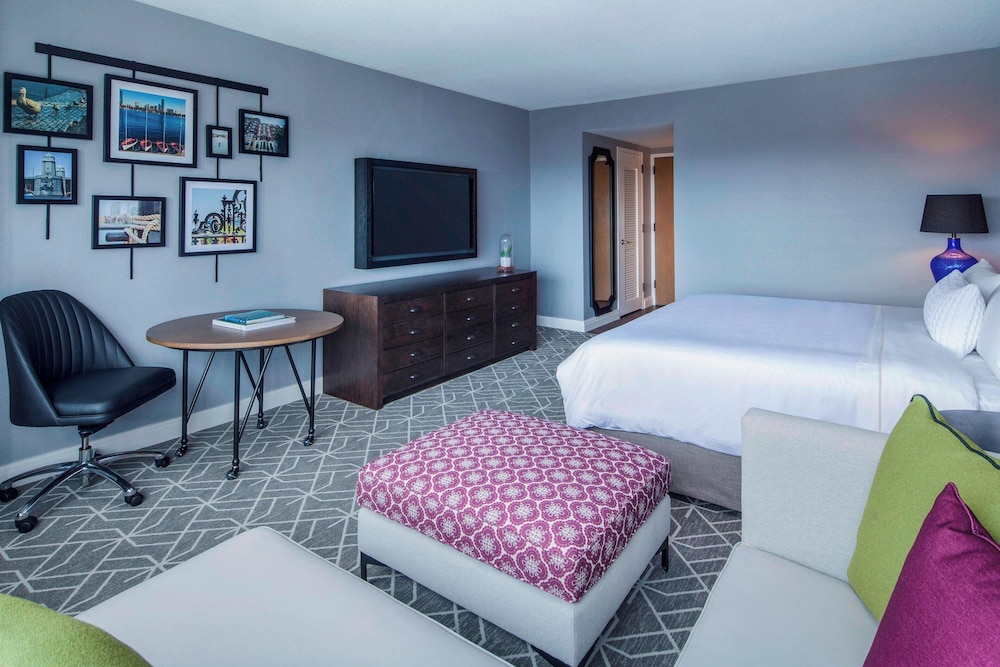 Room, 1 King Bed, River View