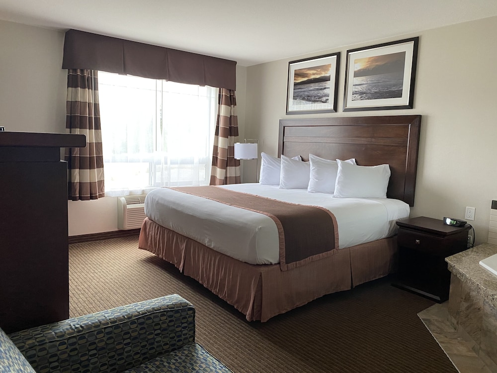 Suite, 1 King Bed, Non Smoking, Jetted Tub - Photo 4