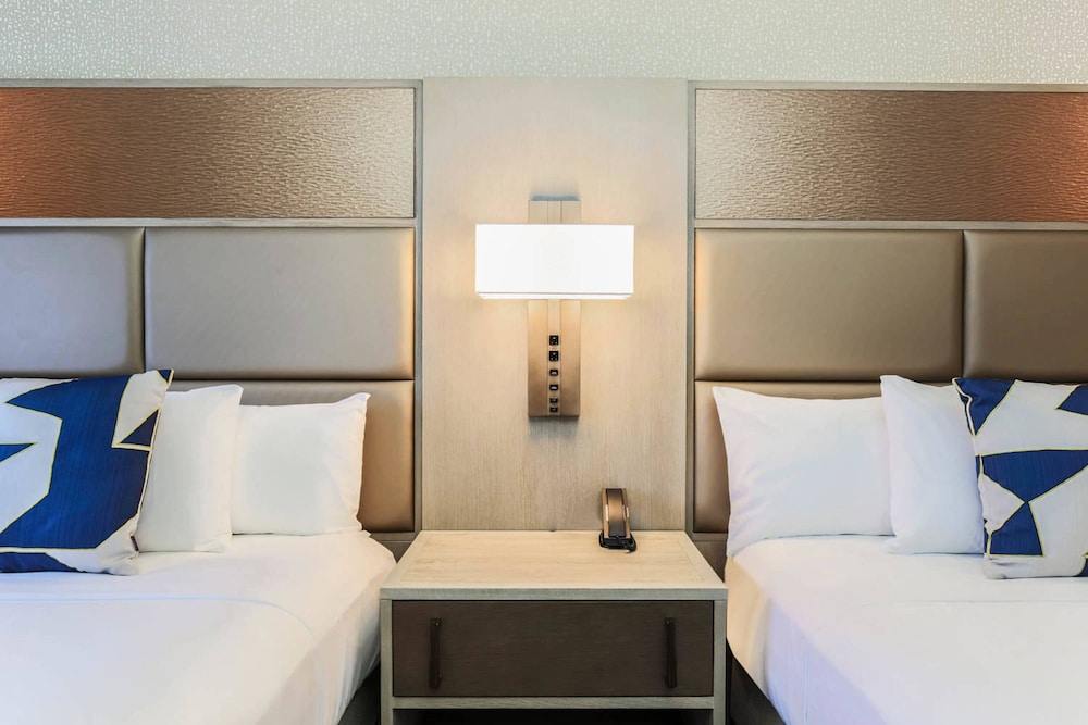 Double Room, 1 Bedroom (Mobility Accessible, Tub) - Photo 2