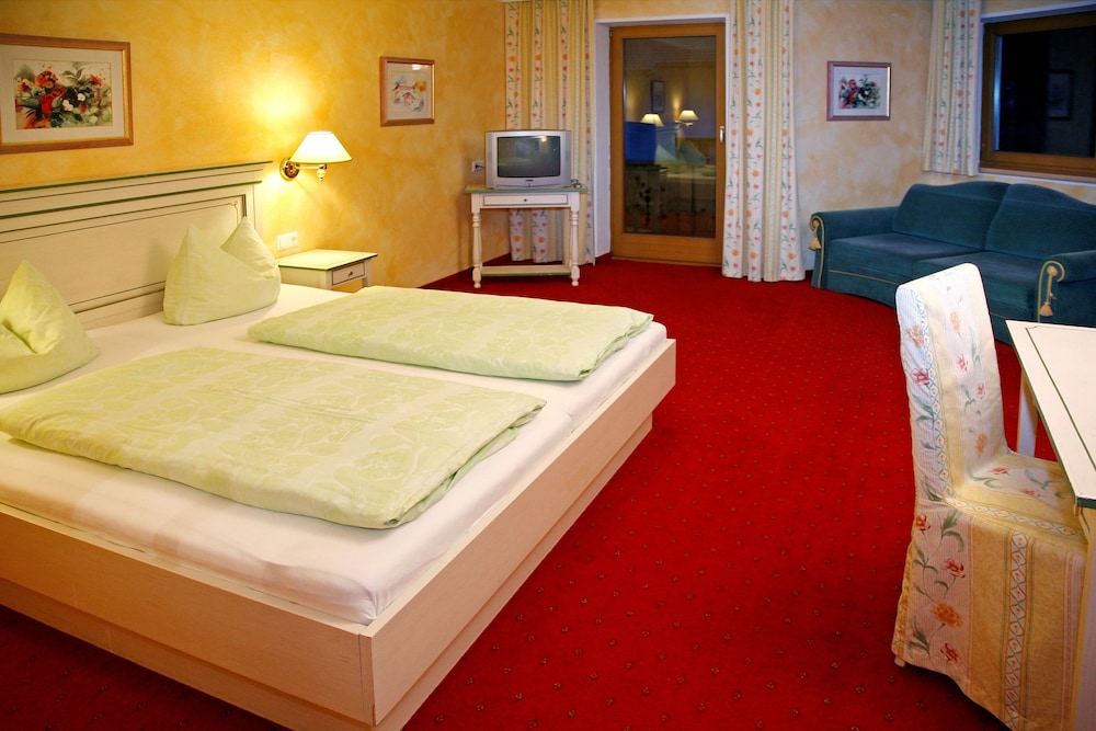 Deluxe Double or Twin Room photo 3