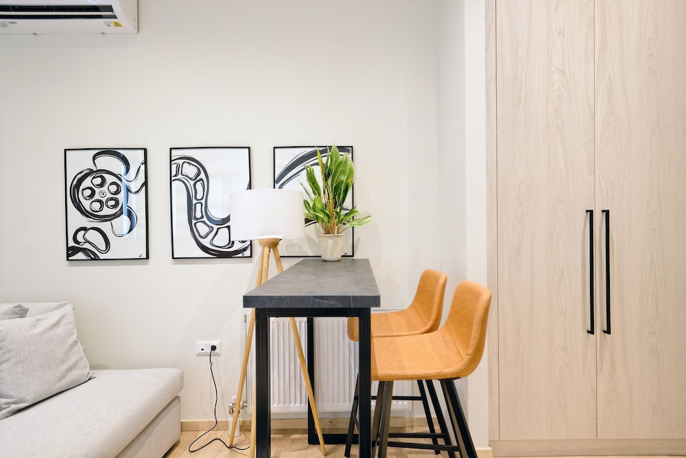 Studio Suite, 1 Bedroom, Private Bathroom, Ground Floor photo 3