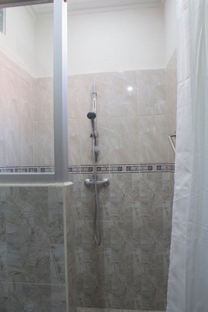 Studio Suite - Photo 13