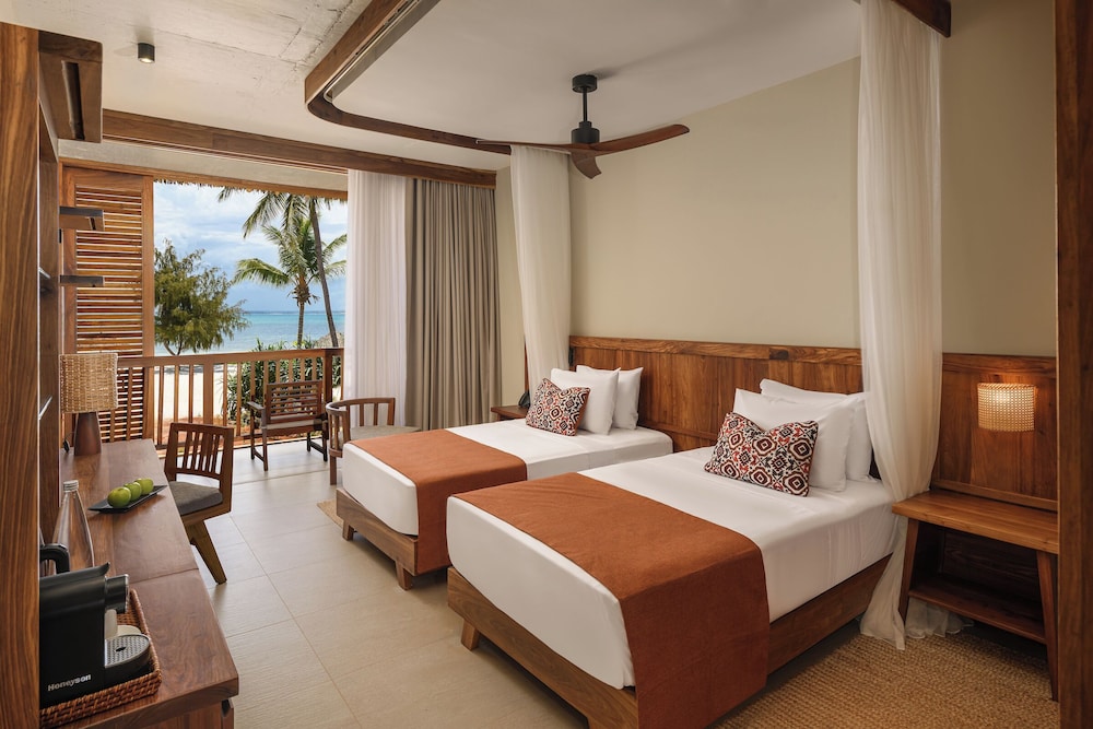 Superior Room, Garden View (1 King Bed or 2 Twin Beds)