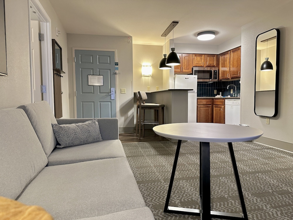 Suite, 1 Bedroom, Accessible, Kitchen (Communications) - Photo 4