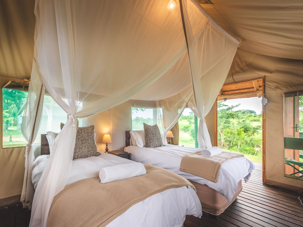 f) Safari Tent with en-suite Bathroom photo 3