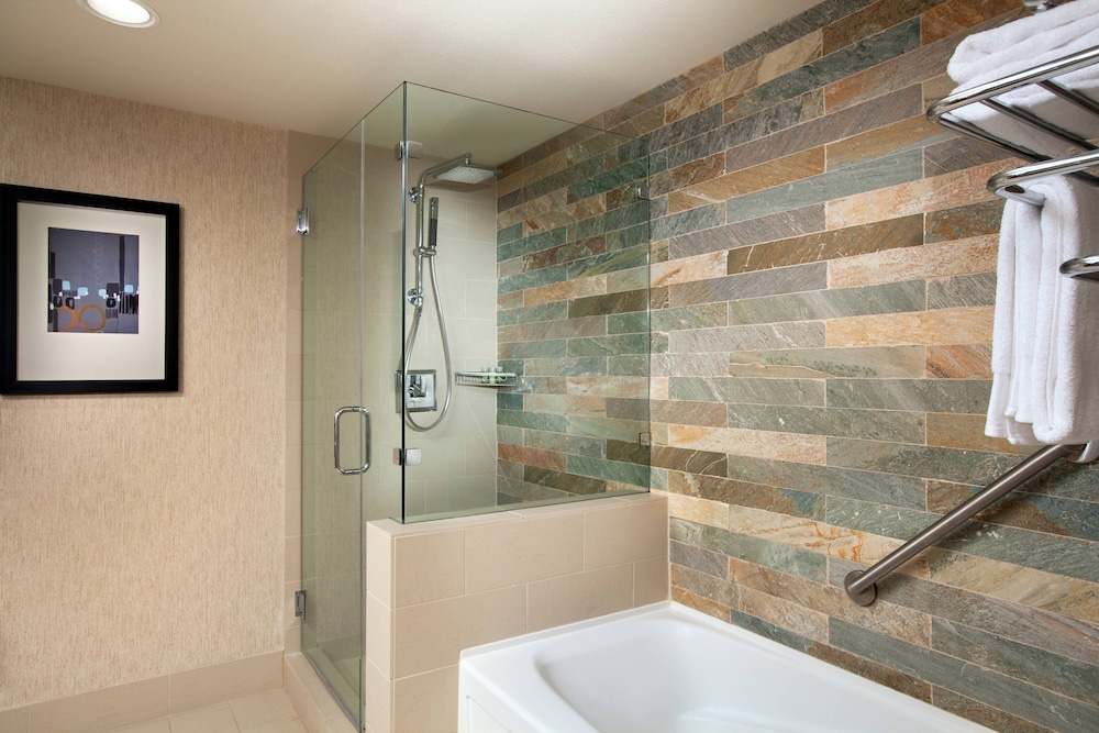 Superior Suite, 1 Bedroom, Balcony - Photo 4