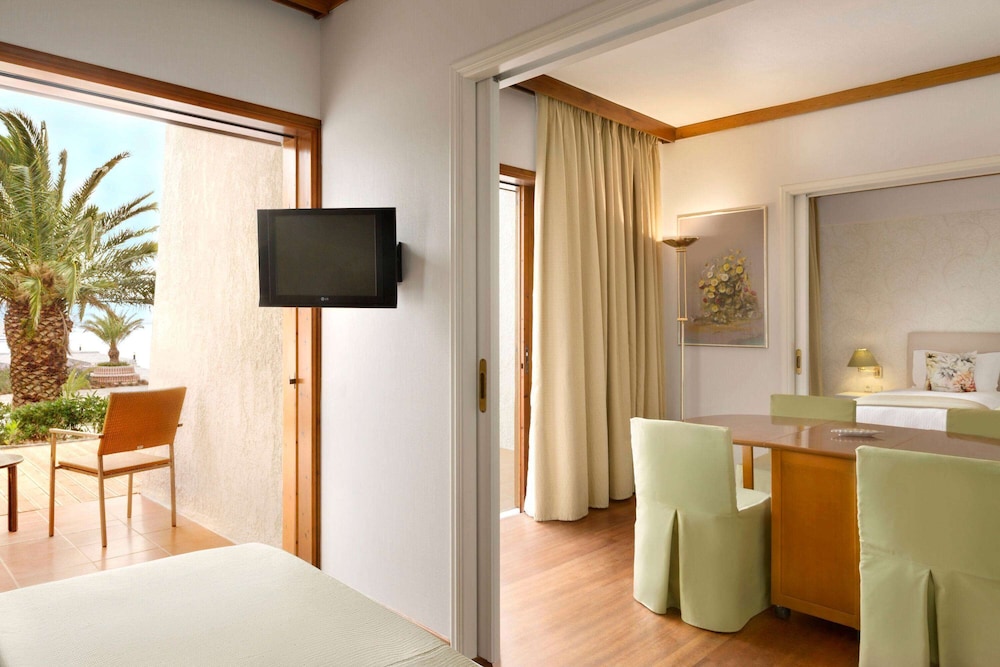 Family Suite, 2 Bedrooms, Hot Tub (SeaFront) photo 2