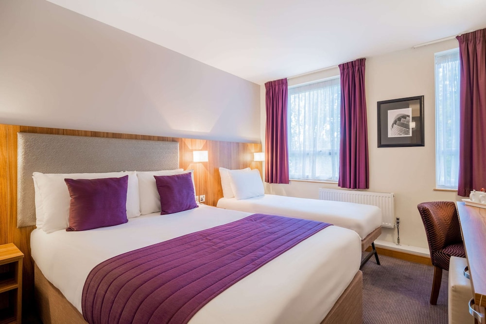 Standard Room, 1 Double Bed and 1 Single Bed photo 1