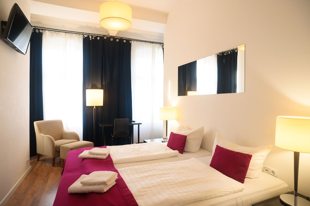 Twin Room, Non Smoking photo 2