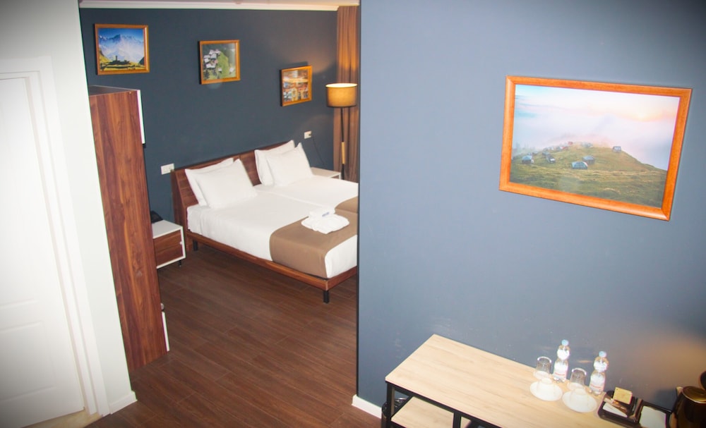 Twin Room - Photo 2
