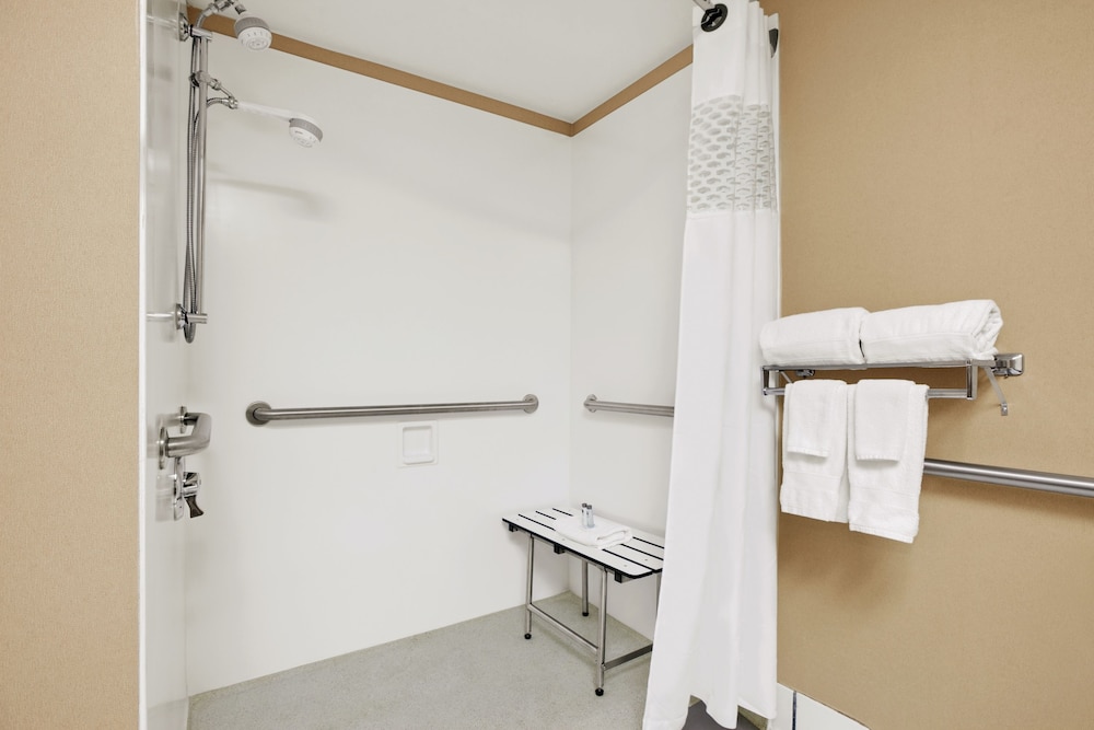 Room, 2 Queen Beds, Accessible, Non Smoking - Photo 2
