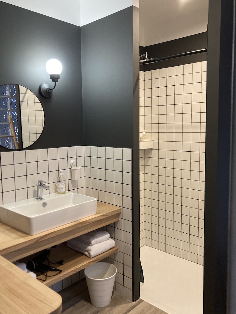 Superior Double Room, Ensuite - Photo 4