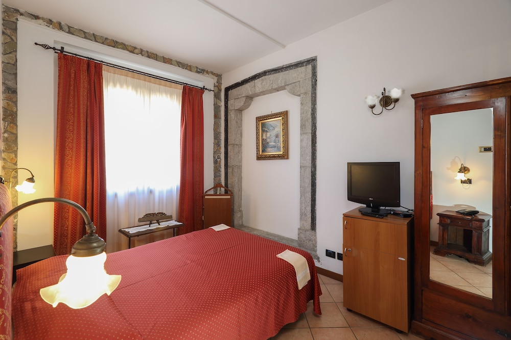Economy Room