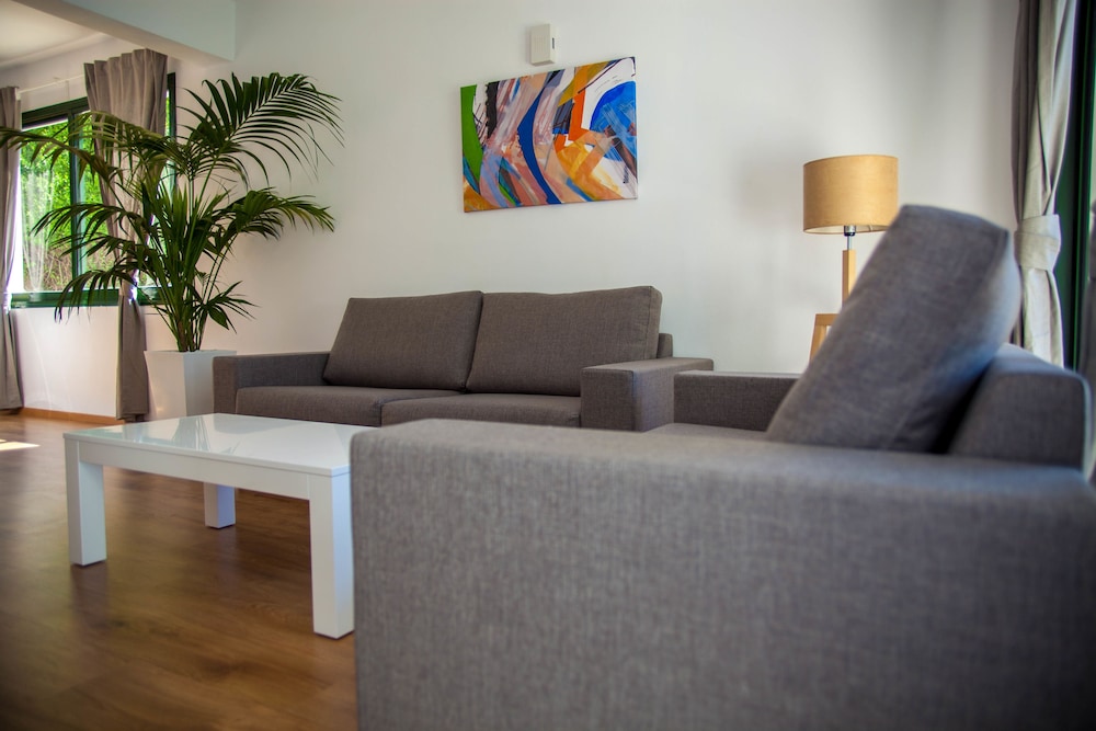Exclusive Townhome, 2 Bedrooms, Ocean View photo 3