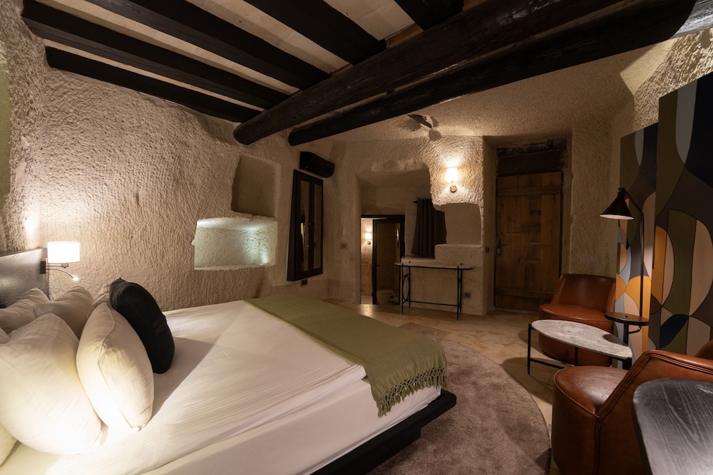 Cave Room photo 2