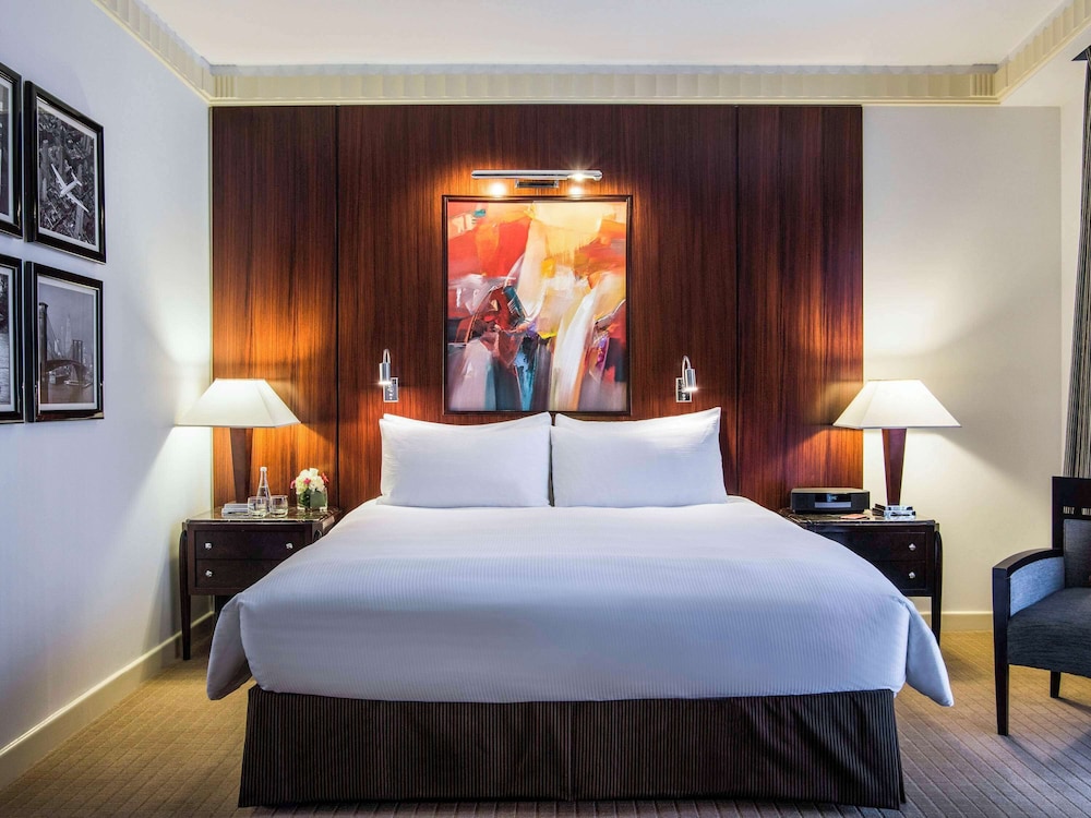 Signature Skyscraper View, High Floor, 1 Bedroom, King Suite