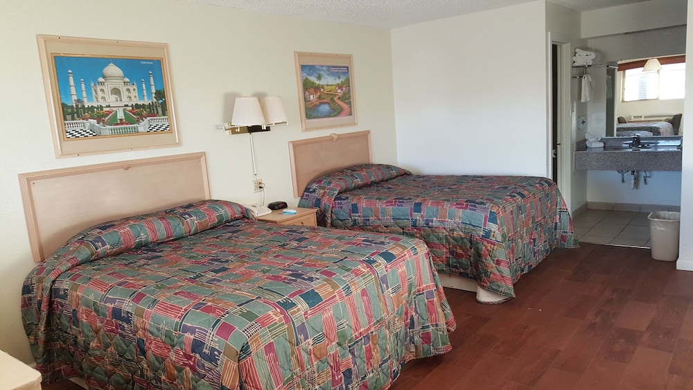 Standard Room, 2 Queen Beds, Non Smoking