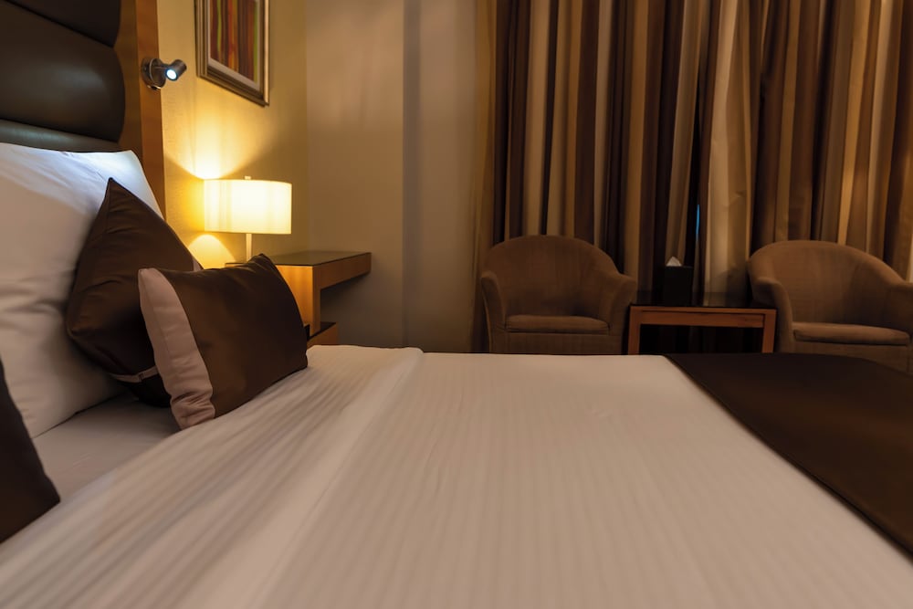 Deluxe Room, 1 King Bed photo 2