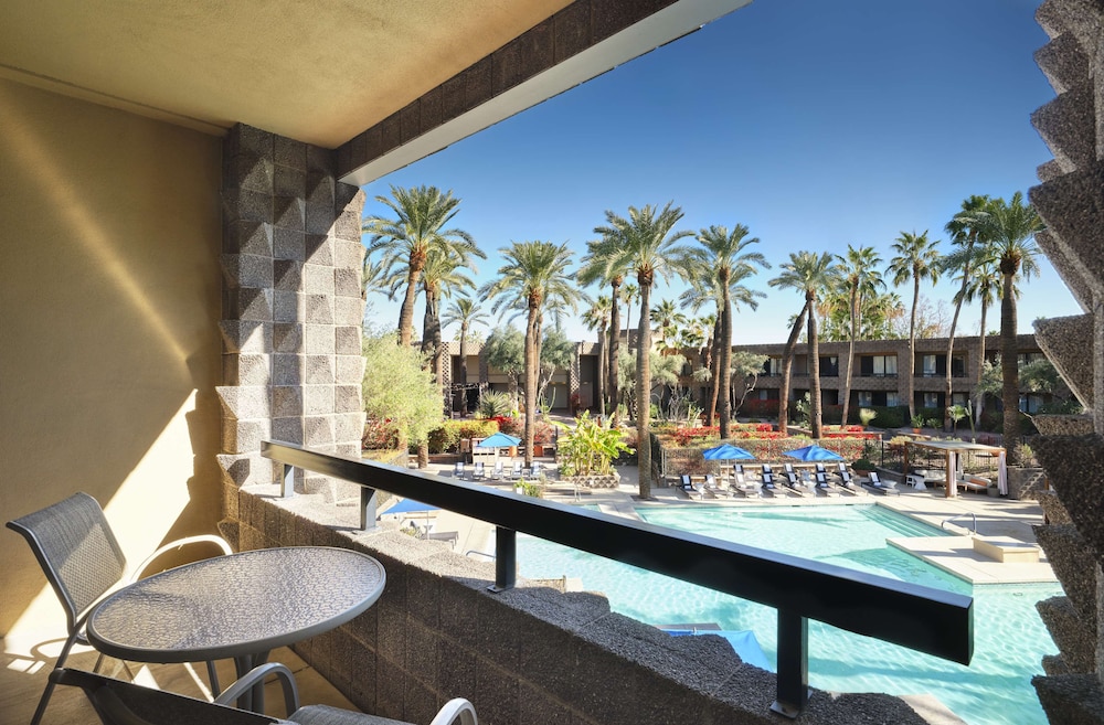 Room, 2 Queen Beds, Poolside (Roll-In Shower) - Photo 6