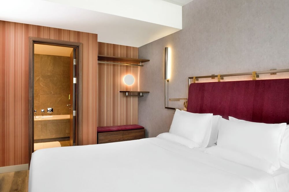 Suite, 1 Double Bed, River View - Photo 13