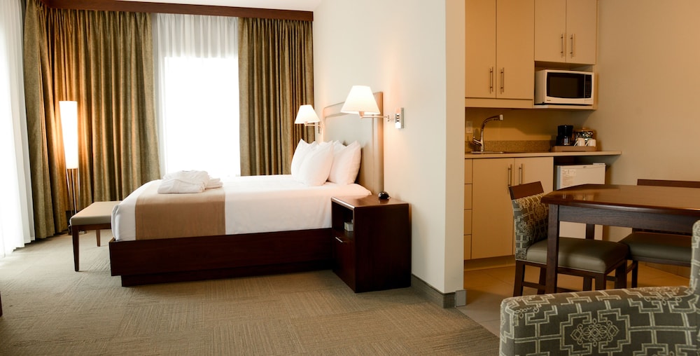 Comfort Room, 1 King Bed with Sofa bed, Kitchenette photo 1