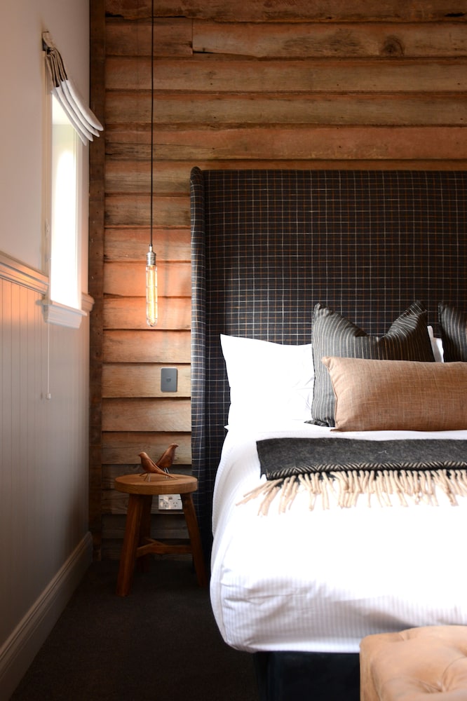 Premium Room, 1 King Bed photo 1