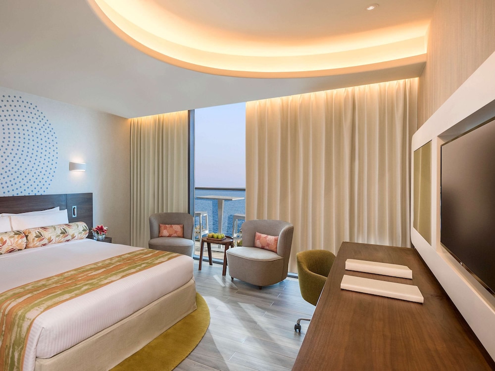 Deluxe Room with Balcony, Partial Palm Sea View