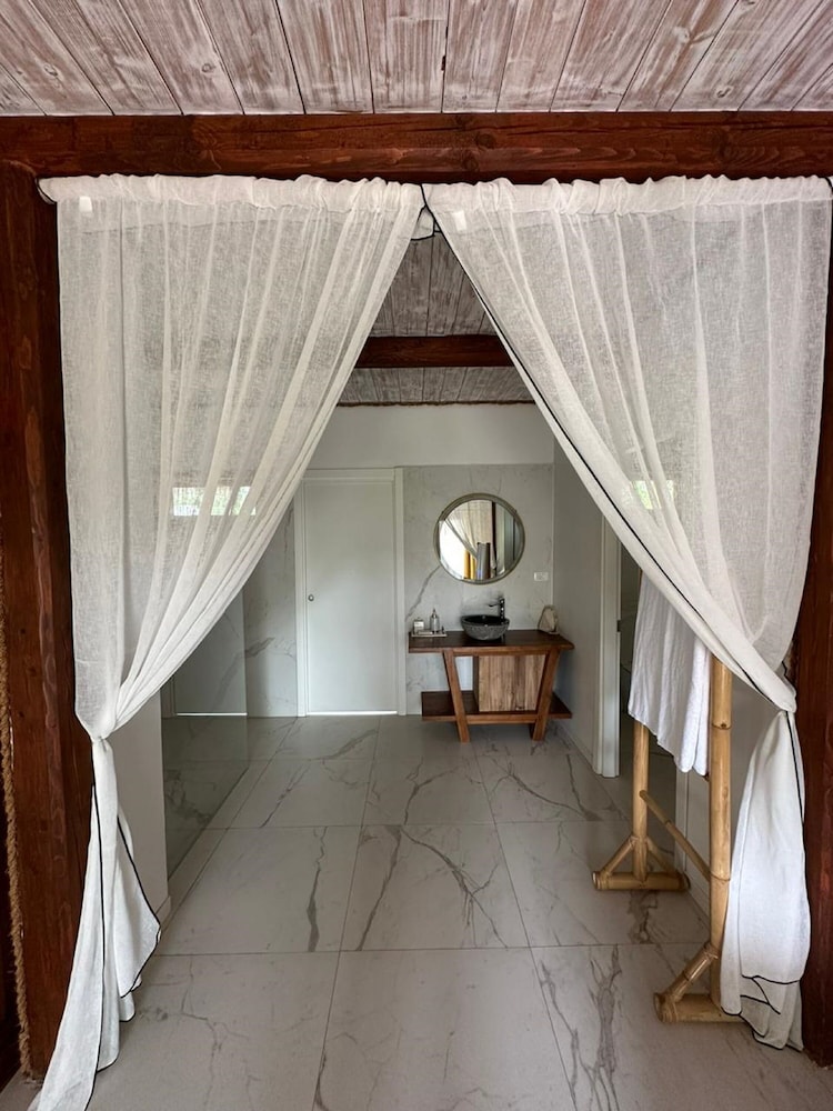 Deluxe Bungalow - Photo 12
