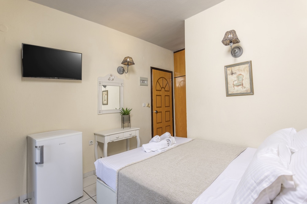 Basic Double Room (Small) photo 2