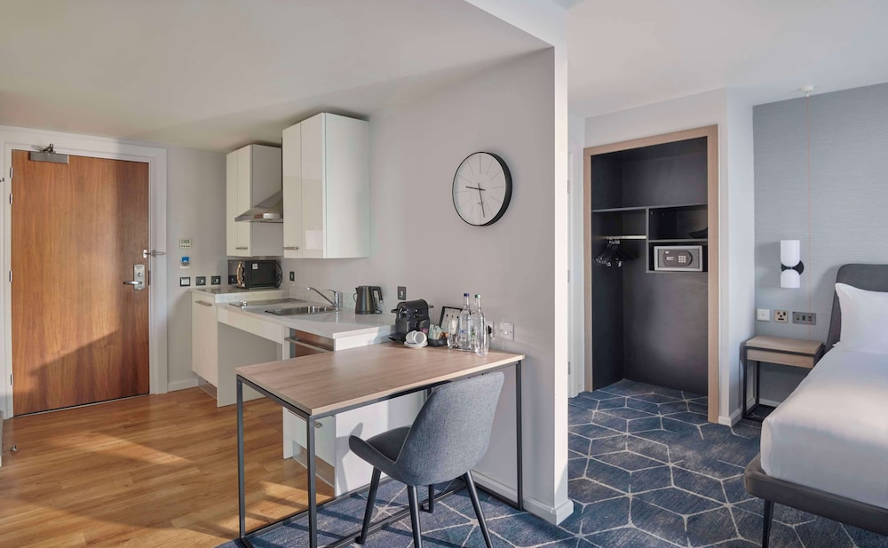Studio, 1 King Bed, Accessible, Kitchenette photo 3