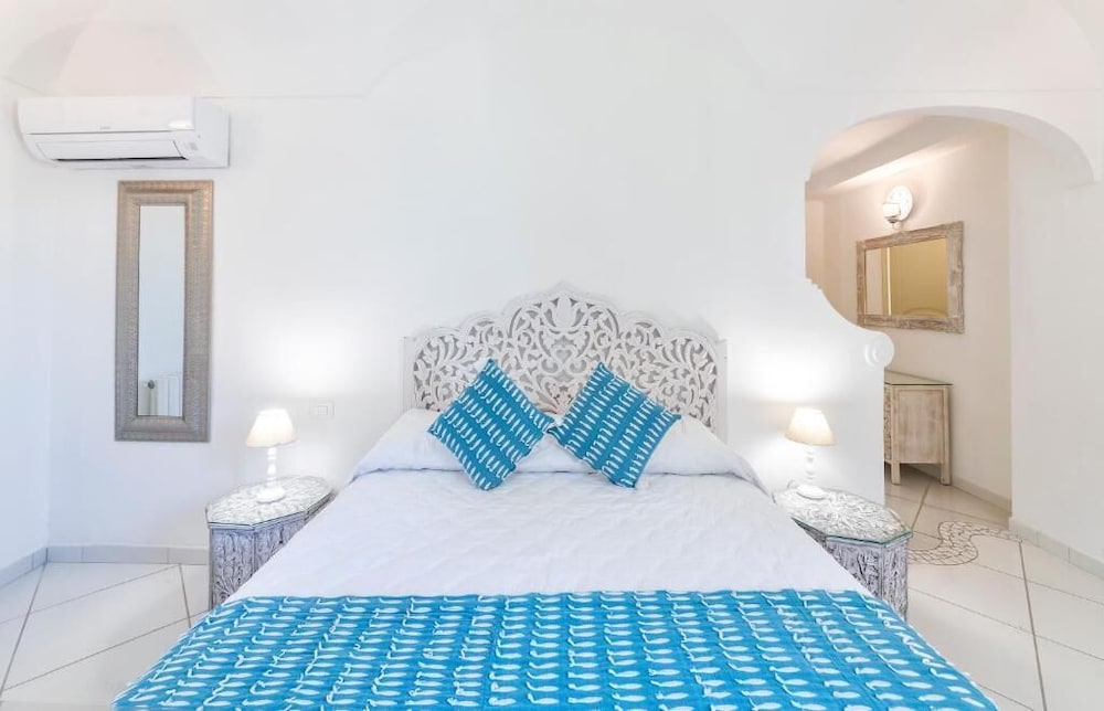 Superior Villa, Sea View (Indaco)