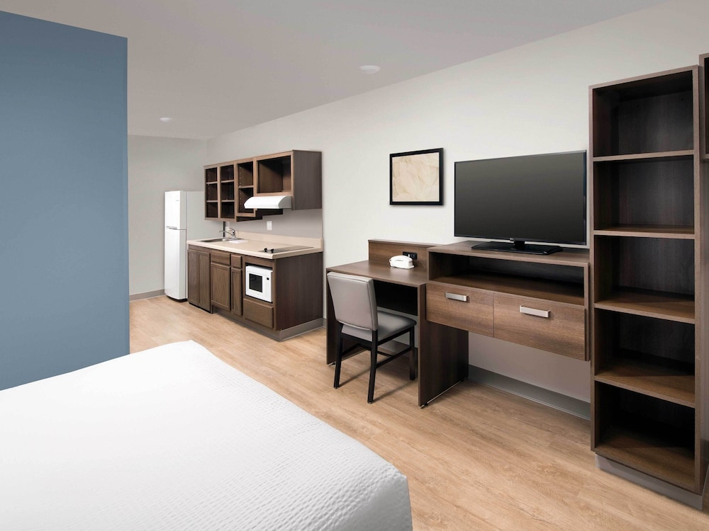 Standard Room, 1 Queen Bed, Non Smoking - Photo 2