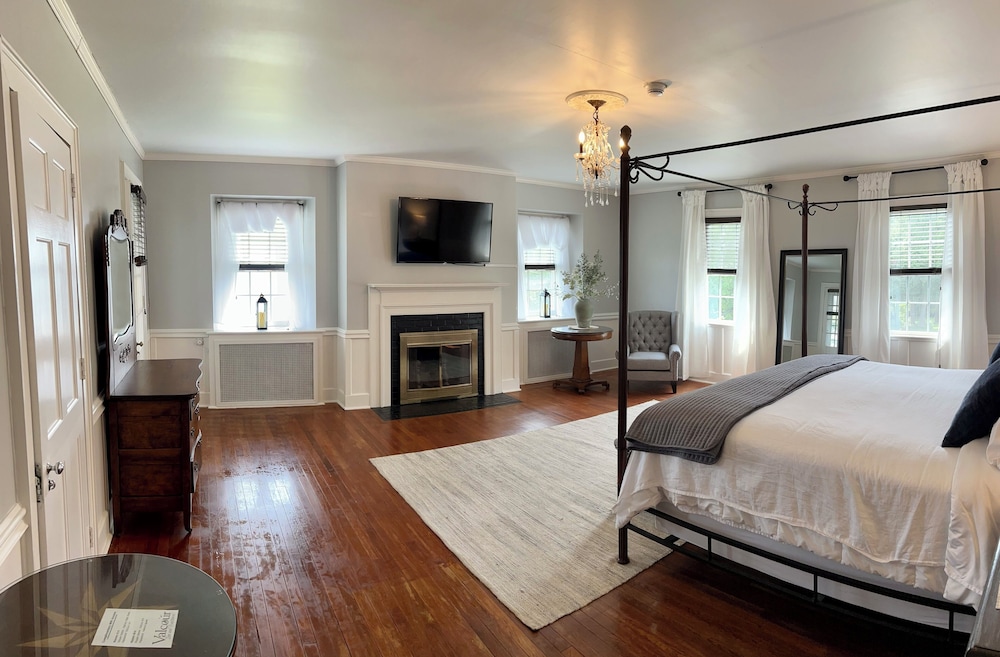 Valcour Room photo 3
