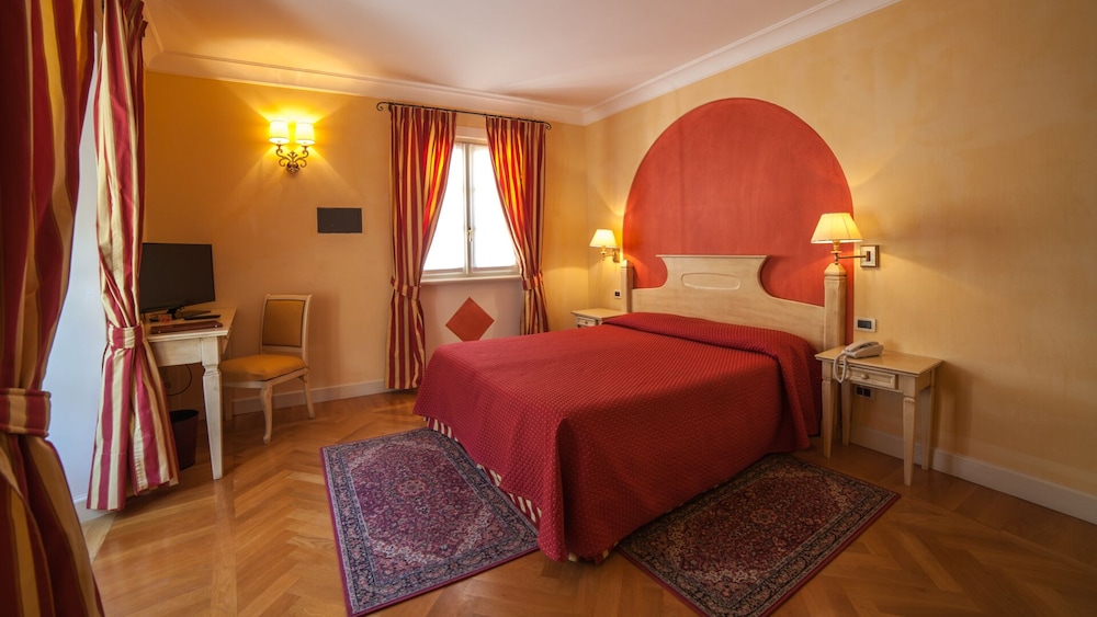 Standard Room - Photo 11